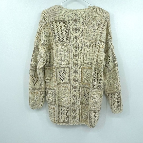 Hand-Knitted Sweater – Crewneck with Decorative Buttons – Size Medium - Picture 4 of 9